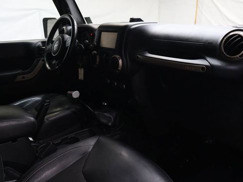 Used 2016 Jeep Wrangler Sahara AWD/4WD image 11