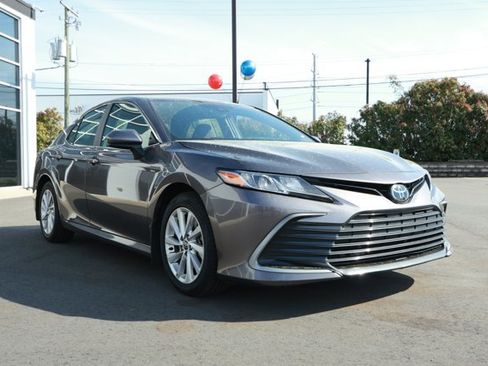 Used 2024 Toyota Camry LE image 3