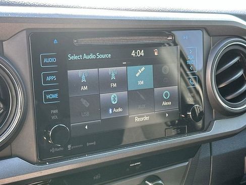 Used 2018 Toyota Tacoma TRD Sport w/ Technology Package image 12