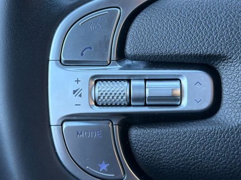 Used 2025 Genesis GV70 2.5T image 34