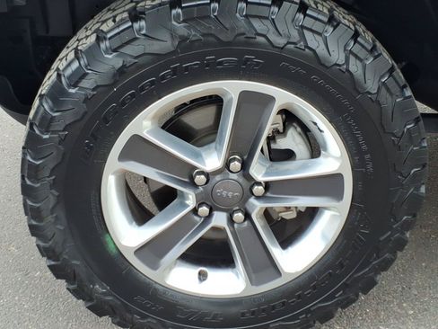 Used 2018 Jeep Wrangler Sport AWD/4WD image 9