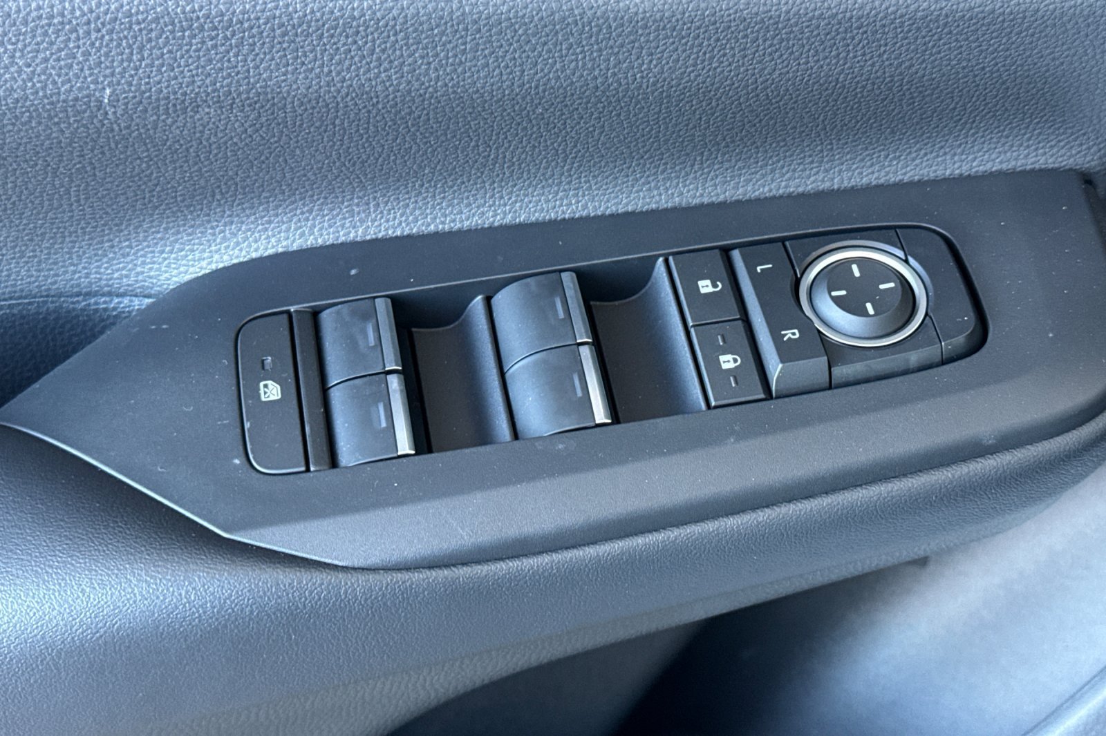 New 2027 Toyota Prius Plug-In Hybrid w/ Limited Premium Package FWD image 14