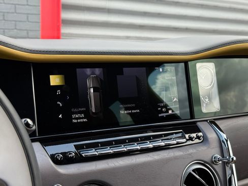 Used 2025 Rolls-Royce Cullinan AWD/4WD image 56