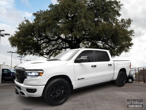 Used 2023 RAM 1500 Laramie AWD/4WD image 1