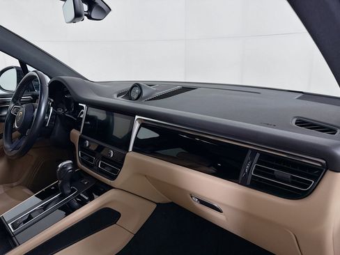 Certified 2023 Porsche Macan S AWD/4WD image 29