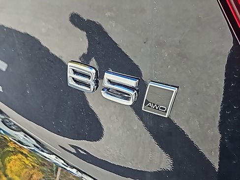 New 2025 Volvo XC40 B5 Plus w/ Protection Package Premier image 4