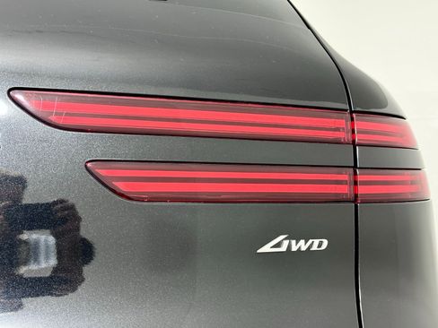 Used 2022 Genesis GV70 2.5T w/ Select Package AWD/4WD image 13