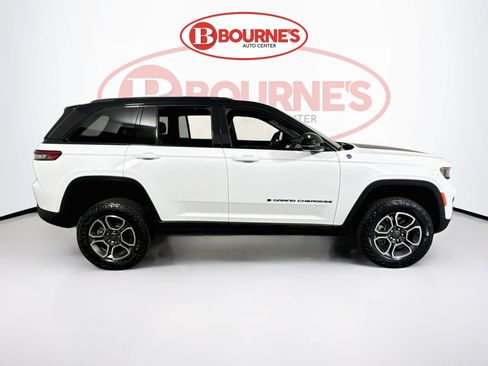 Used 2024 Jeep Grand Cherokee Trailhawk w/ Luxury Tech Group III AWD/4WD image 12
