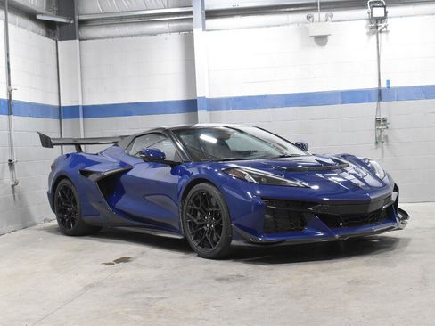 Used 2025 Chevrolet Corvette ZR1 w/ ZR1 Carbon Fiber Aero Package RWD image 21