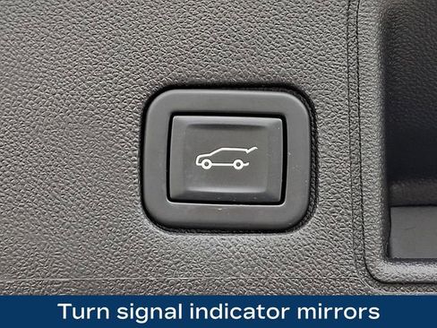 Used 2023 GMC Terrain SLT w/ Infotainment Package II image 33