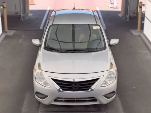 Used 2018 Nissan Versa SV FWD image 3
