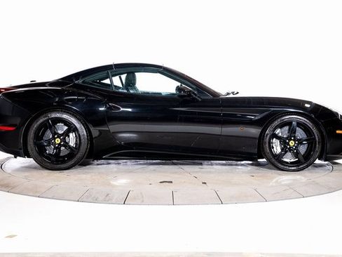 Used 2017 Ferrari California T image 10