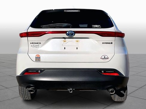 Used 2021 Toyota Venza LE image 5