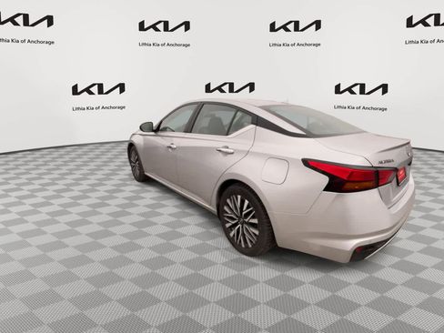 Used 2024 Nissan Altima 2.5 SV FWD image 7
