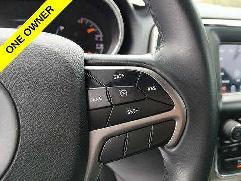 Used 2019 Jeep Grand Cherokee Laredo AWD/4WD image 27