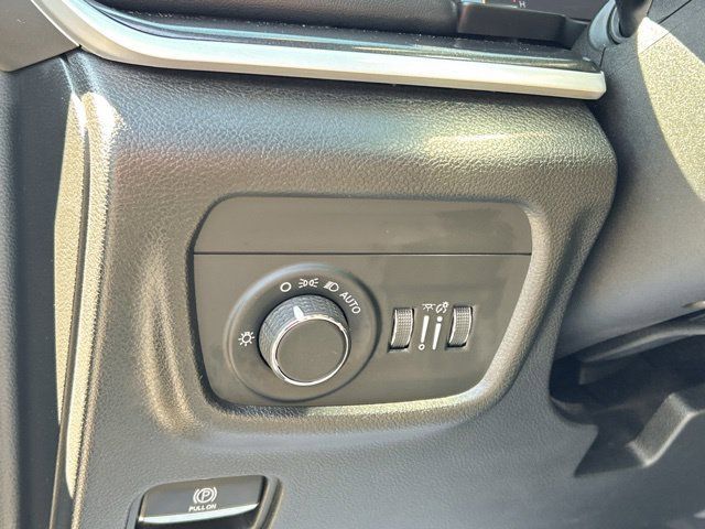 Used 2022 Jeep Grand Cherokee Altitude AWD/4WD image 32