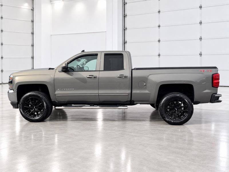 Used 2017 Chevrolet Silverado 1500 LT w/ All Star Edition AWD/4WD image 2