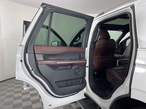 Used 2024 Ford Expedition Limited image 43
