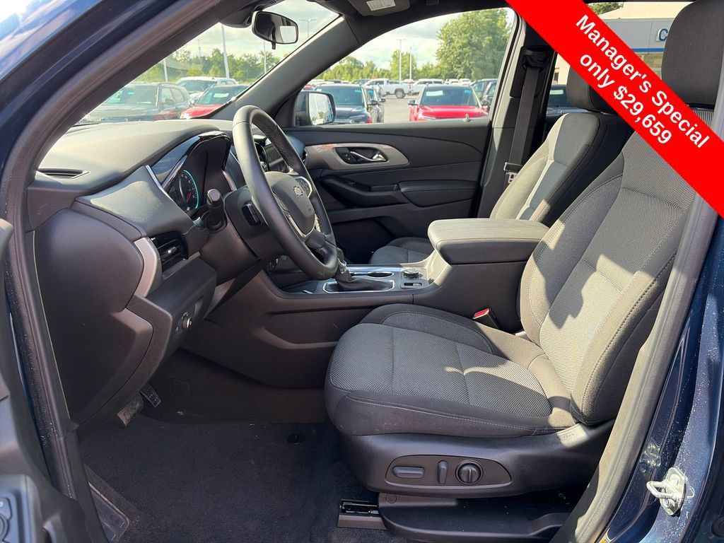 Used 2023 Chevrolet Traverse LT AWD/4WD image 16