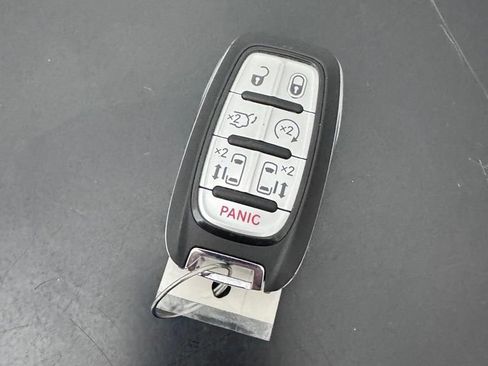 Used 2020 Chrysler Pacifica Touring-L FWD image 55