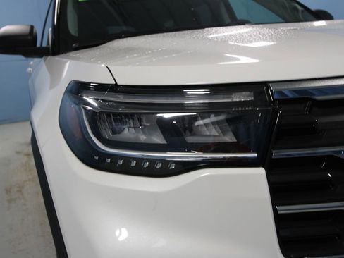 Used 2025 Ford Explorer Active image 39