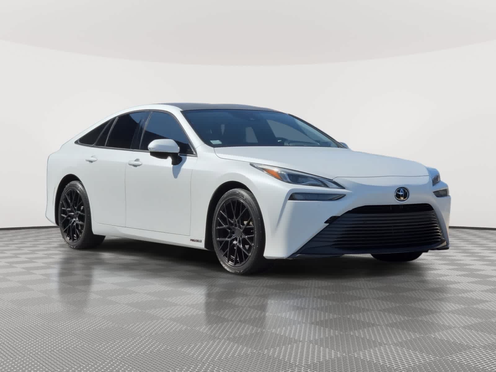 Used 2023 Toyota Mirai w/ Advanced Technology Package RWD image 2
