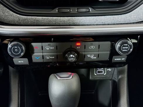 New 2026 Jeep Compass Latitude image 15