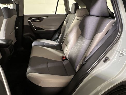 Used 2022 Toyota RAV4 XLE image 23