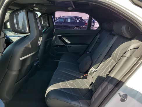 Used 2023 BMW i7 xDrive60 w/ Executive Package 2 AWD/4WD image 14