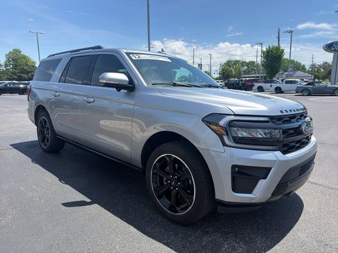 Used 2023 Ford Expedition Max Limited AWD/4WD image 4