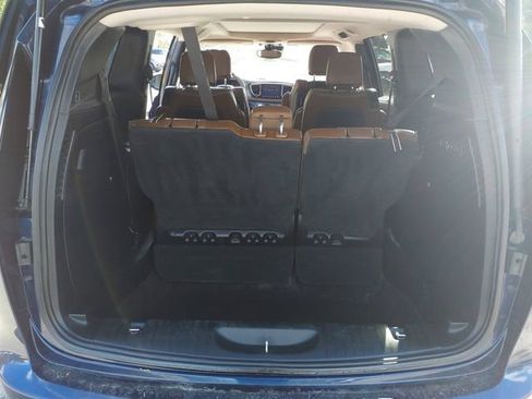 Used 2017 Chrysler Pacifica Limited w/ UConnect Theater Package FWD image 23
