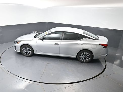 Used 2024 Nissan Altima 2.5 SV FWD image 44