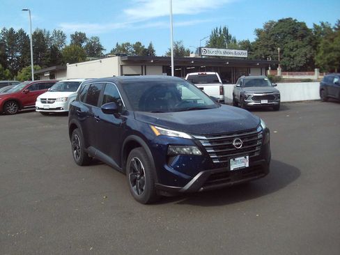 Used 2025 Nissan Rogue SV AWD/4WD image 7
