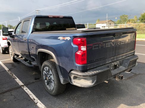 Used 2022 Chevrolet Silverado 2500 Custom w/ Custom Value Package AWD/4WD image 5