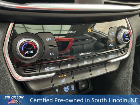 Used 2020 Hyundai Santa Fe SEL w/ Convenience + Premium Package image 12