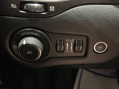 Used 2022 Jeep Cherokee Trailhawk w/ Trailer Tow Group image 41