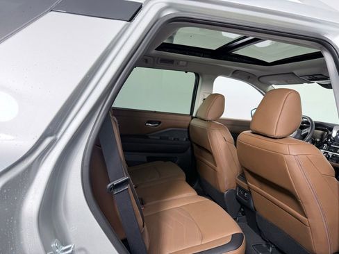 Used 2025 Nissan Pathfinder Platinum w/ Cargo Package FWD image 26