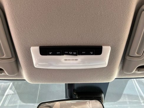 Used 2025 Nissan Versa SV FWD image 16