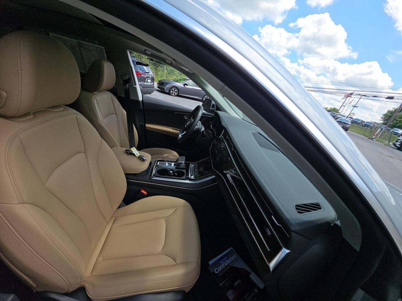 Used 2025 Audi Q8 Premium AWD/4WD image 11