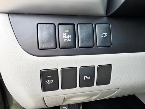 Used 2015 Toyota Highlander Limited AWD/4WD image 26