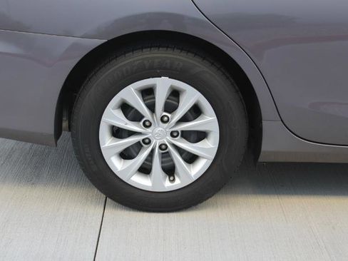 Used 2016 Toyota Camry LE image 32