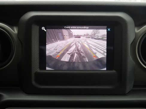 Used 2022 Jeep Gladiator Sport image 5