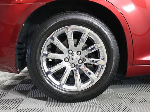 Used 2014 Chrysler 300 C RWD image 7