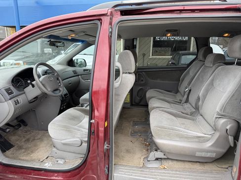 Used 2007 Toyota Sienna CE image 15