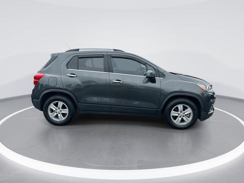 Used 2020 Chevrolet Trax LT w/ Driver Confidence Package FWD image 10