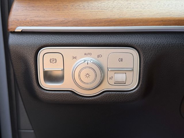 Certified 2025 Mercedes-Benz GLE 450e 4MATIC image 17