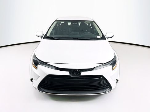 Used 2024 Toyota Corolla LE image 2
