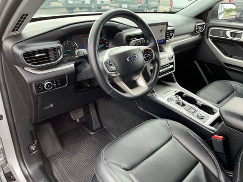 Used 2023 Ford Explorer XLT w/ Equipment Group 202A image 12