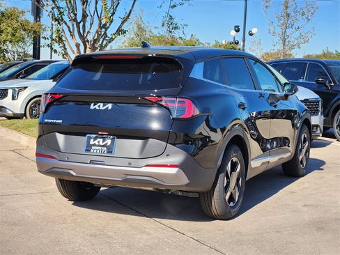 New 2026 Kia Sportage LX image 4