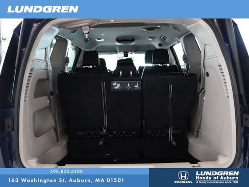 Used 2018 Chrysler Pacifica Touring-L FWD image 30
